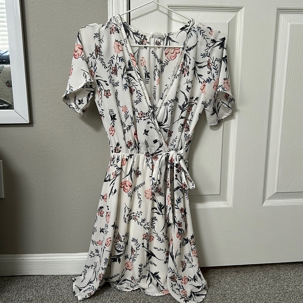 Sienna Sky XS Floral Faux wrap dress